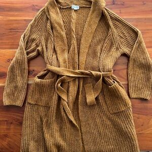 Women’s belted cardigan with pockets